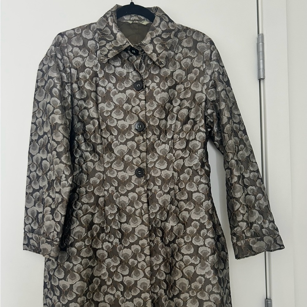 Elegant women’s quilted coat